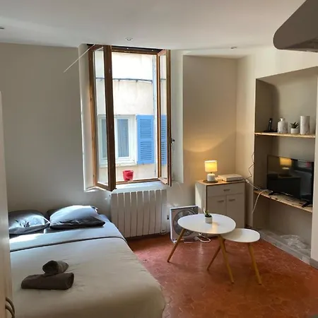 Studio, Calme Et Centre Au Coeur Du Vieil Apartment Antibes